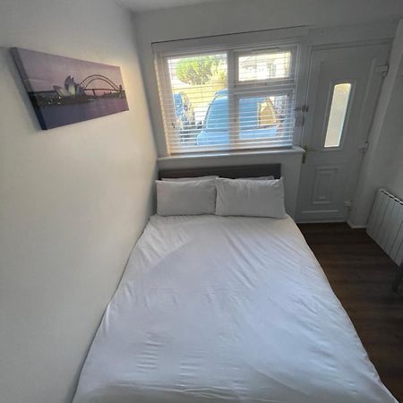 Thamesmead  Fantastic Studio, Private Bathroom And Mini Kitchen. מראה חיצוני תמונה