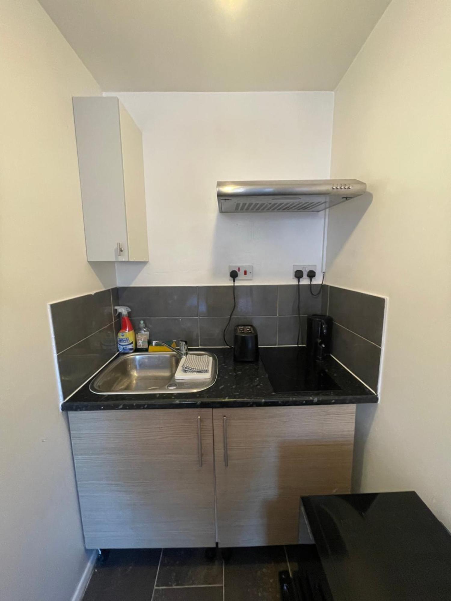 Thamesmead  Fantastic Studio, Private Bathroom And Mini Kitchen. מראה חיצוני תמונה
